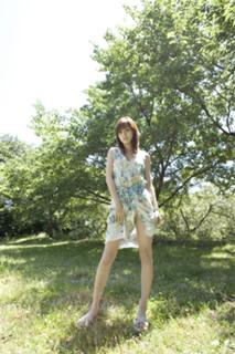 Yumi Sugimoto feet photo thumbnail