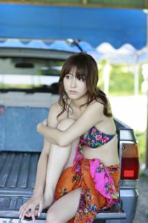 Yumi Sugimoto feet photo thumbnail