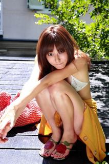 Yumi Sugimoto feet photo thumbnail