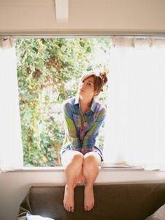 Yumi Sugimoto feet photo thumbnail