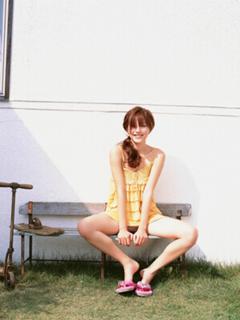 Yumi Sugimoto feet photo thumbnail