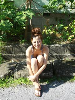 Yumi Sugimoto feet photo thumbnail