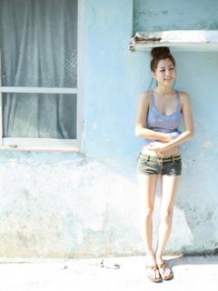 Yumi Sugimoto feet photo thumbnail