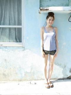 Yumi Sugimoto feet photo thumbnail