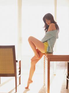 Yumi Sugimoto feet photo thumbnail