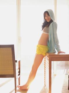 Yumi Sugimoto feet photo thumbnail