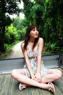 Yumi Sugimoto feet photo thumbnail