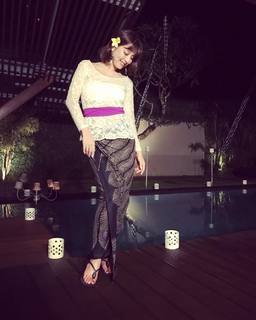 Yumi Sugimoto feet photo thumbnail