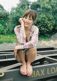 Yumi Sugimoto feet photo thumbnail