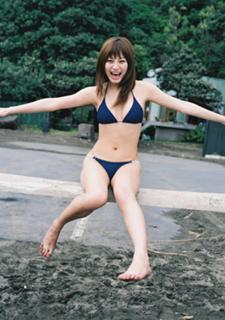 Yumi Sugimoto feet photo thumbnail