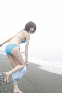 Yumi Sugimoto feet photo thumbnail