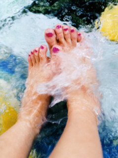 Yumi Sugimoto feet photo thumbnail