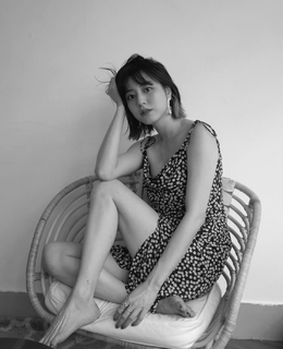 Yumi Sugimoto feet photo thumbnail