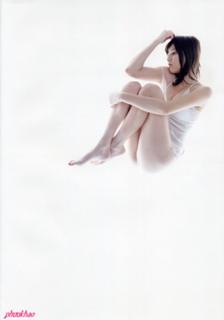 Yumi Sugimoto feet photo thumbnail