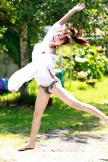 Yumi Sugimoto feet photo thumbnail