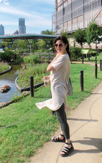 Yumi Sugimoto feet photo thumbnail