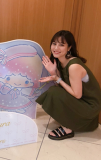 Yumi Sugimoto feet photo thumbnail