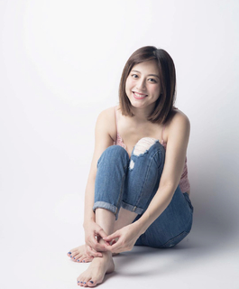 Yumi Sugimoto feet photo thumbnail