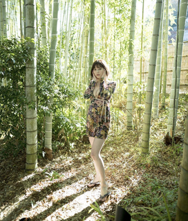 Yumi Sugimoto feet photo thumbnail