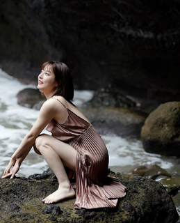 Yumi Sugimoto feet photo thumbnail