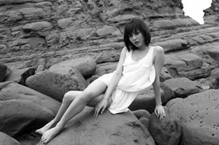 Yumi Sugimoto feet photo thumbnail