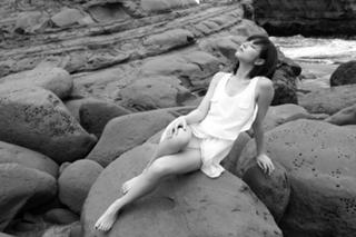 Yumi Sugimoto feet photo thumbnail