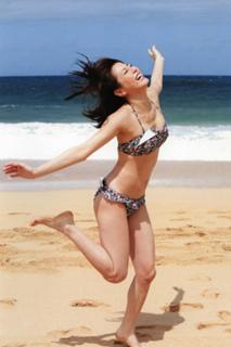 Yumi Sugimoto feet photo thumbnail