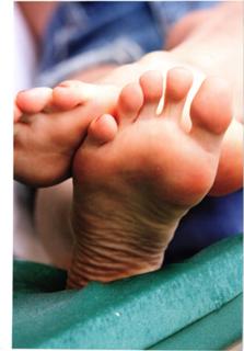 Yumi Sugimoto feet photo thumbnail