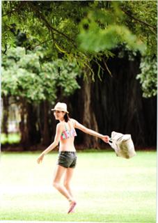 Yumi Sugimoto feet photo thumbnail