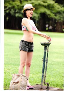 Yumi Sugimoto feet photo thumbnail