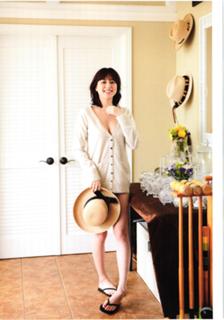 Yumi Sugimoto feet photo thumbnail