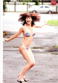 Yumi Sugimoto feet photo thumbnail