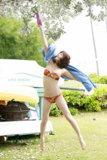 Yumi Sugimoto feet photo thumbnail