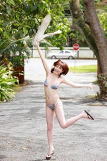 Yumi Sugimoto feet photo thumbnail