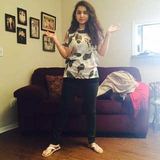 Yumna Zaidi feet photo 2