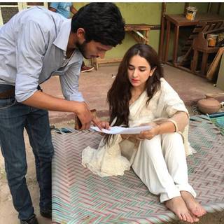 Yumna Zaidi feet photo 3