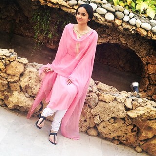 Yumna Zaidi feet photo 6