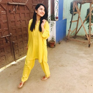 Yumna Zaidi feet photo 20