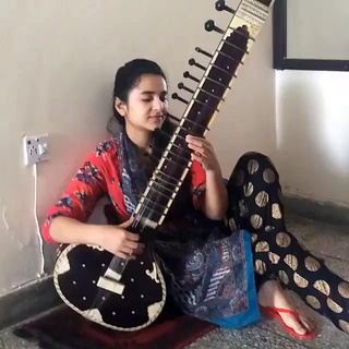 Yumna Zaidi feet photo 17