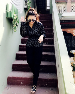 Yumna Zaidi feet photo 9