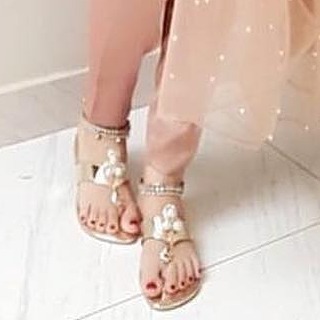 Yumna Zaidi feet photo 20
