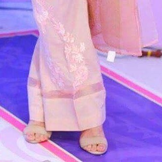 Yumna Zaidi feet photo 17