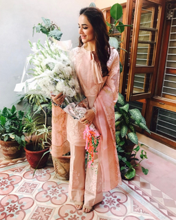 Yumna Zaidi feet photo 16