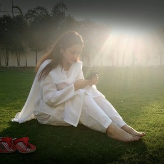 Yumna Zaidi feet photo 6