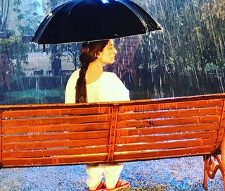 Yumna Zaidi feet photo 2