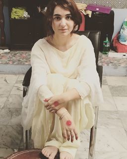 Yumna Zaidi feet photo 1