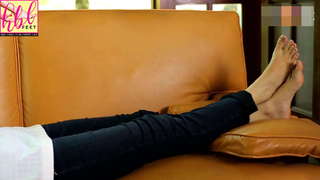 Yumna Zaidi feet photo 9