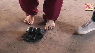 Yumna Zaidi feet photo 8