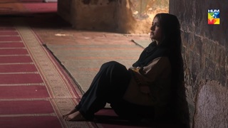 Yumna Zaidi feet photo 12