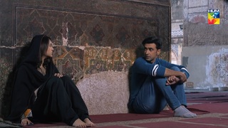 Yumna Zaidi feet photo 11